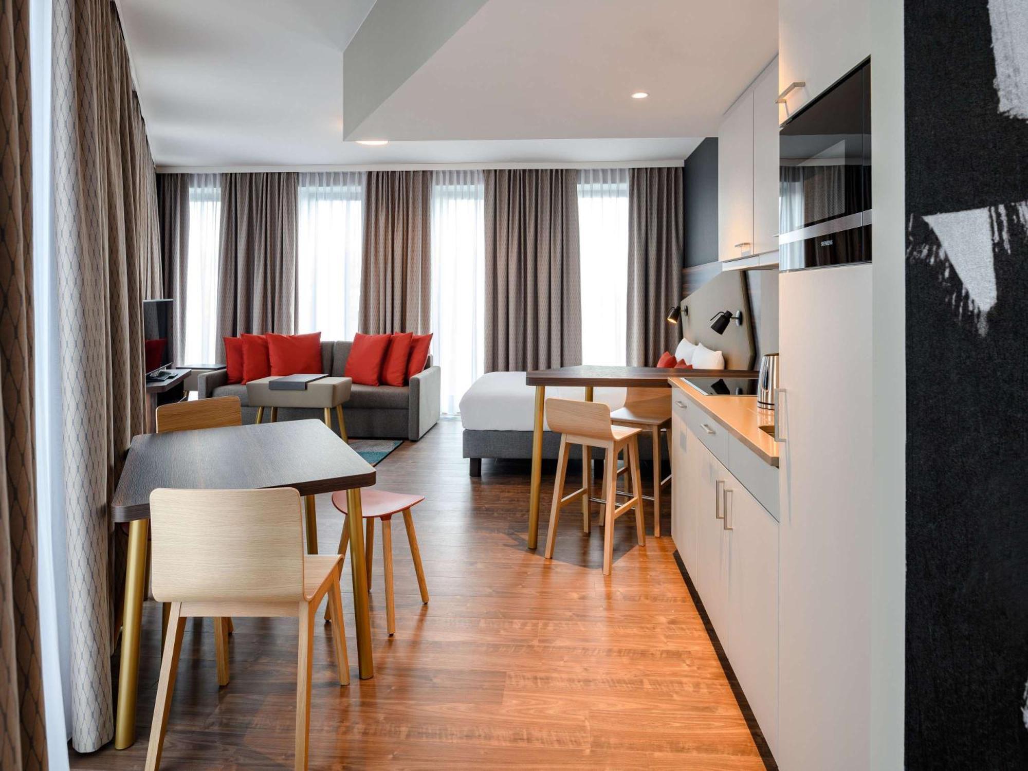 Adagio Aparthotel 4*